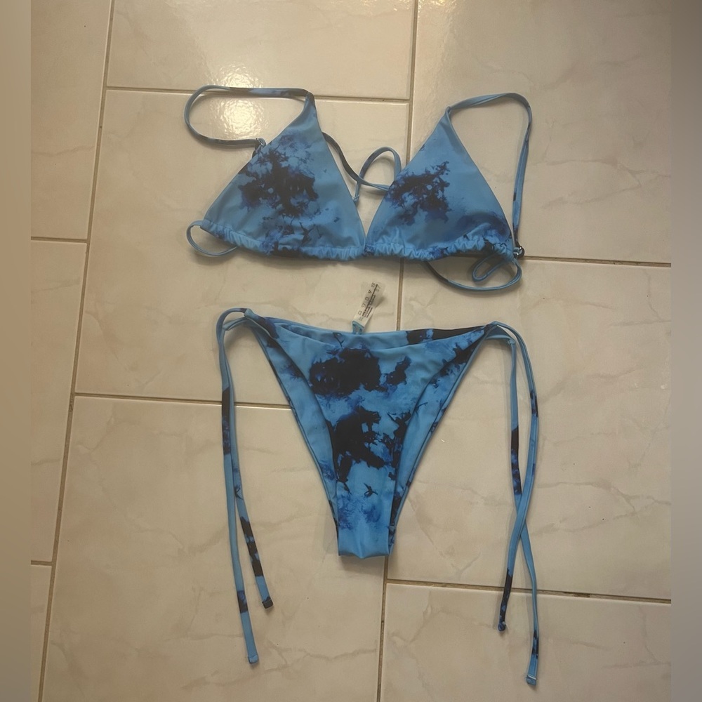 Zaful Women’s Blue Tie Dye String Bikini Swimsuit